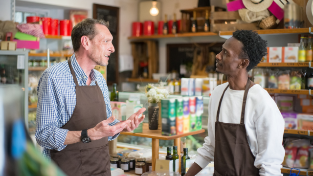 How to become a retail manager in UK: Beginner friendly guide